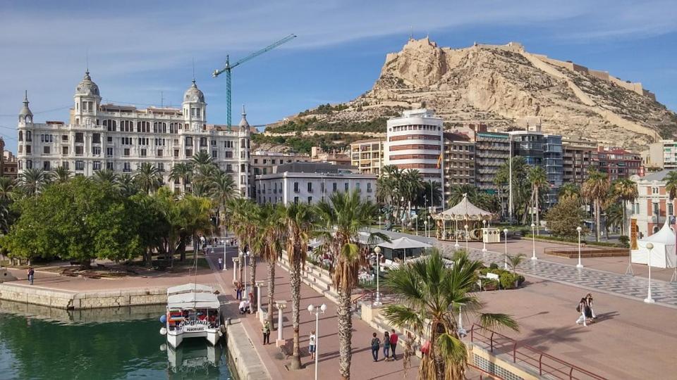 Centrico Y Espacioso Piso En Barrio Tranquilo لقنت المظهر الخارجي الصورة